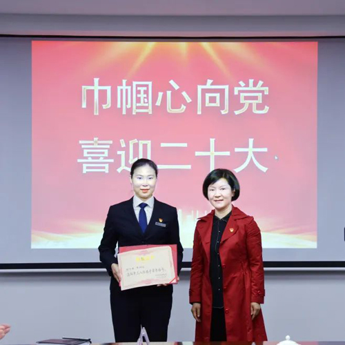 市婦聯(lián)、市總工會(huì)領(lǐng)導(dǎo)來集團(tuán)授牌公交巾幗事業(yè)再迎盛事